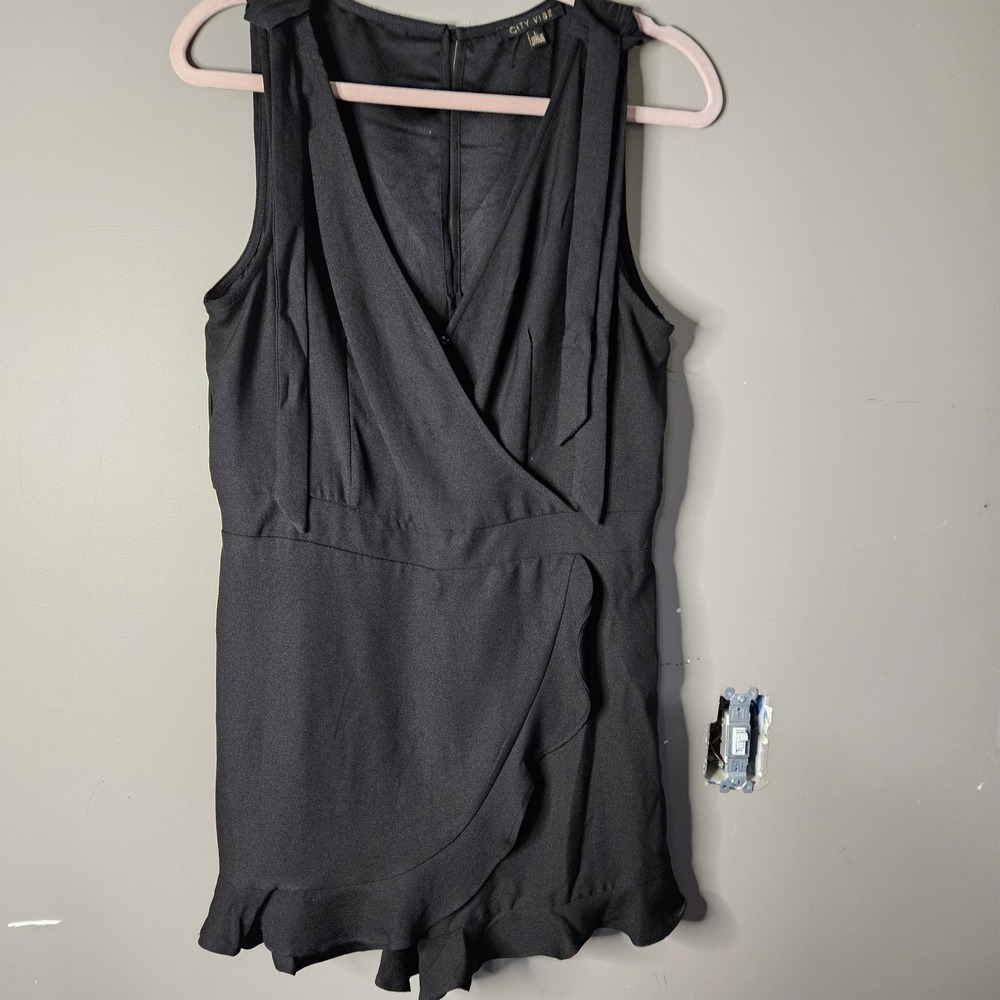 City Vibe Juniors L Black Sleeveless V-Neck Ruffle Zip Woven Romper